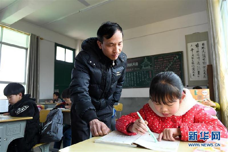 (圖片故事)(3)一所跨越兩省區的學校