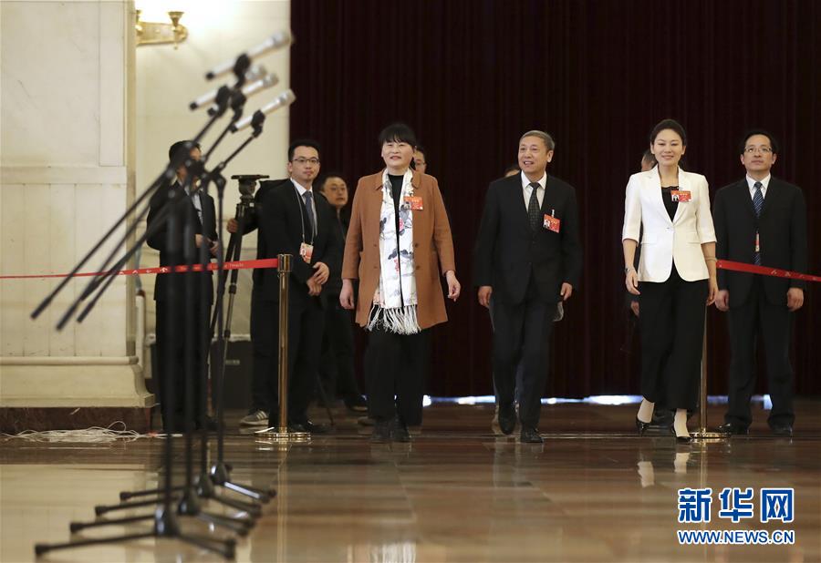 (兩會·面對面·XHDW)(4)全國人大代表接受采訪