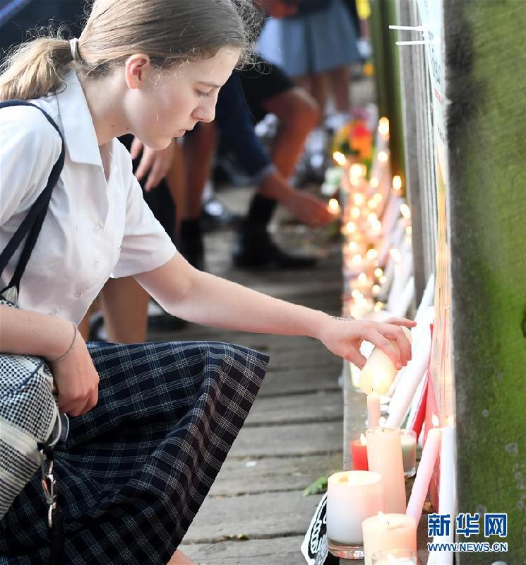 (國際)(7)新西蘭克賴斯特徹奇學(xué)生悼念恐襲案死難者