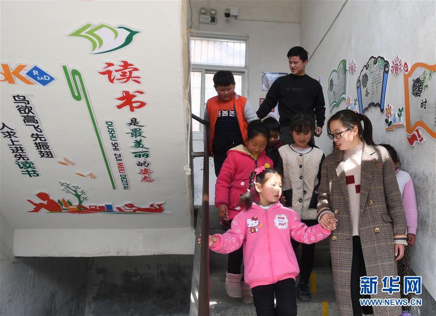 (圖片故事)(5)大山深處的“90后”夫妻教師