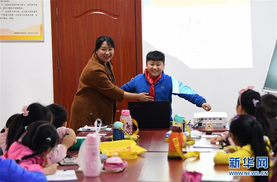 （社會(huì)）（1）西安：社區(qū)“四點(diǎn)半課堂”解民憂