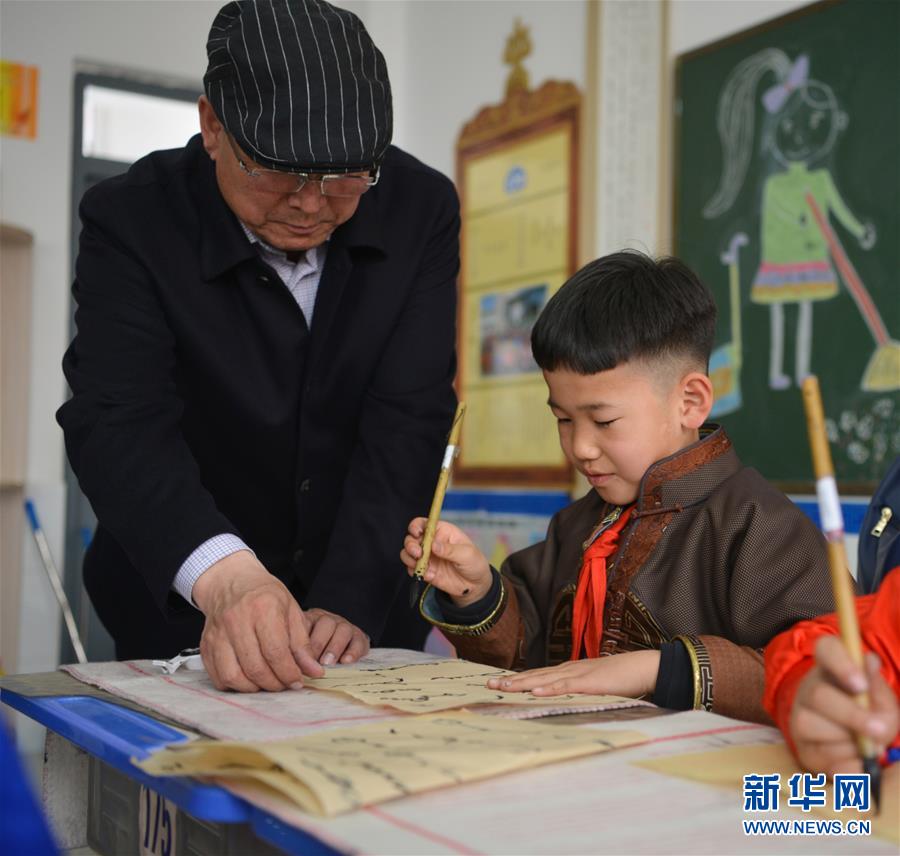 （社會）（3）筆尖上的非遺：感受蒙古文書法之美