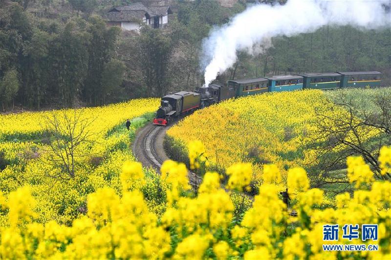 (鏡觀中國·新華社國內新聞照片一周精選)(9)“開往春天”的小火車