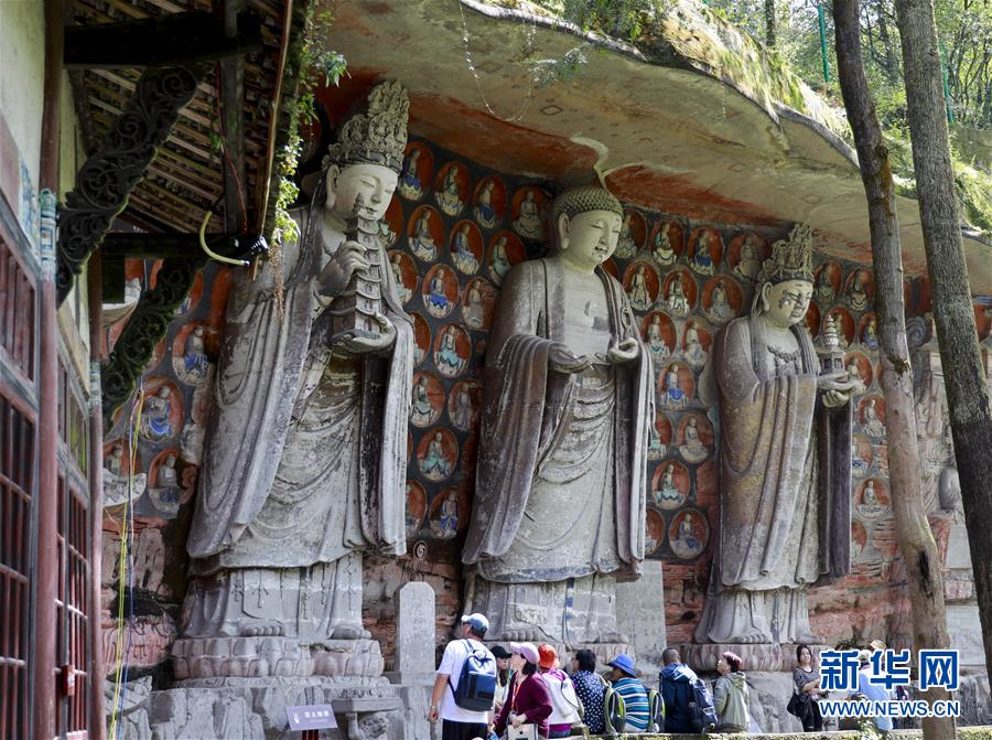 (社會(huì))(3)重慶大足石刻景區(qū)迎來旅游旺季