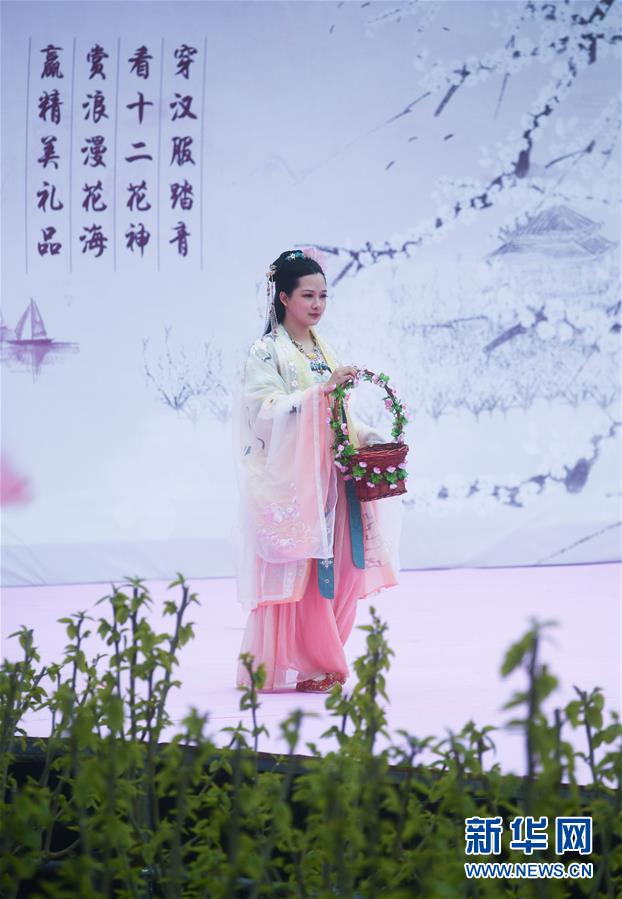 （社會）（7）外國友人“穿漢服 賞春色”