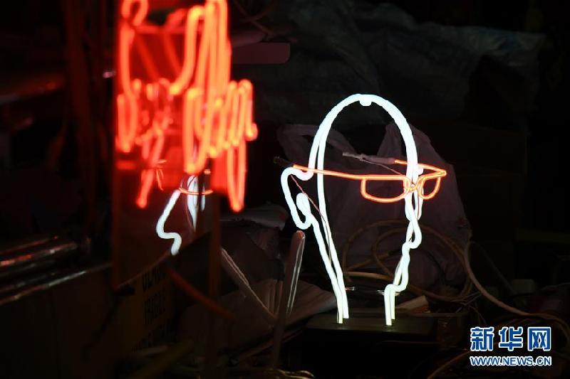 (港澳臺·香港故事·圖文互動)(8)霓虹燈招牌:點亮昔日“夜香港”