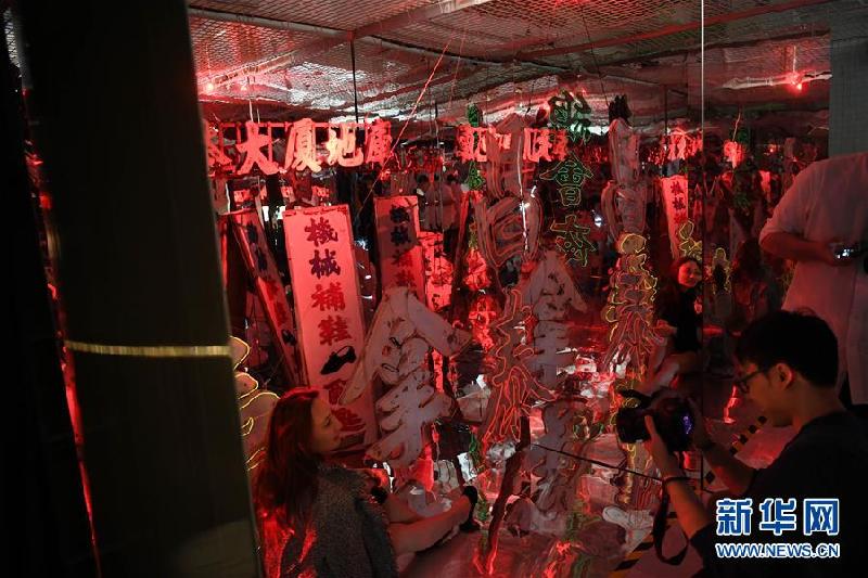(港澳臺·香港故事·圖文互動)(9)霓虹燈招牌:點亮昔日“夜香港”