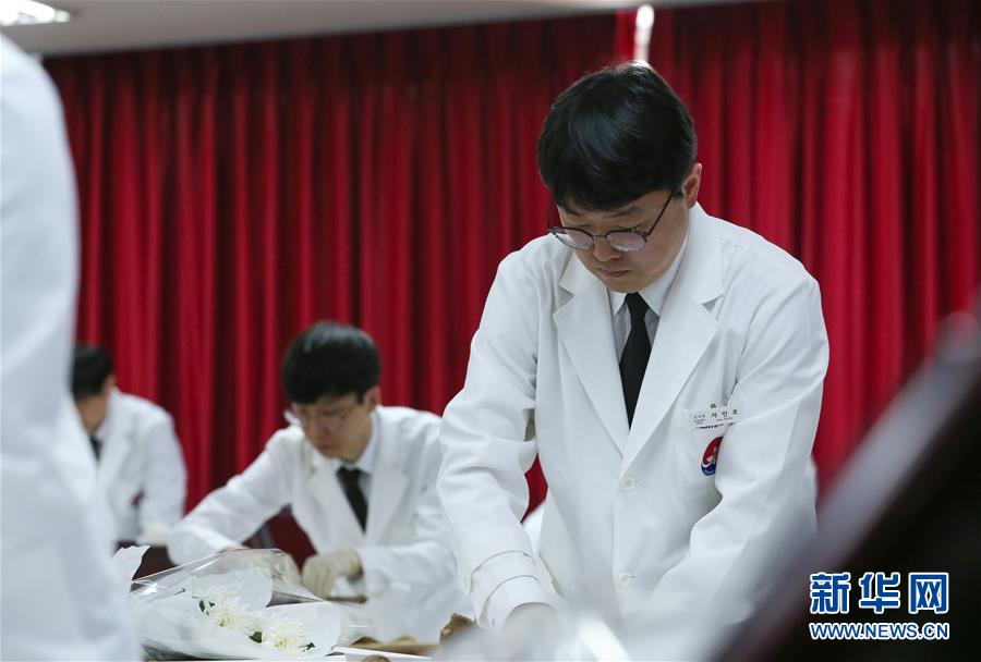 （國際）（5）第六批在韓中國人民志愿軍烈士遺骸裝殮儀式舉行