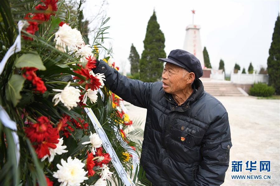（圖片故事）（6）八旬守墓人：71年如一日守護英靈