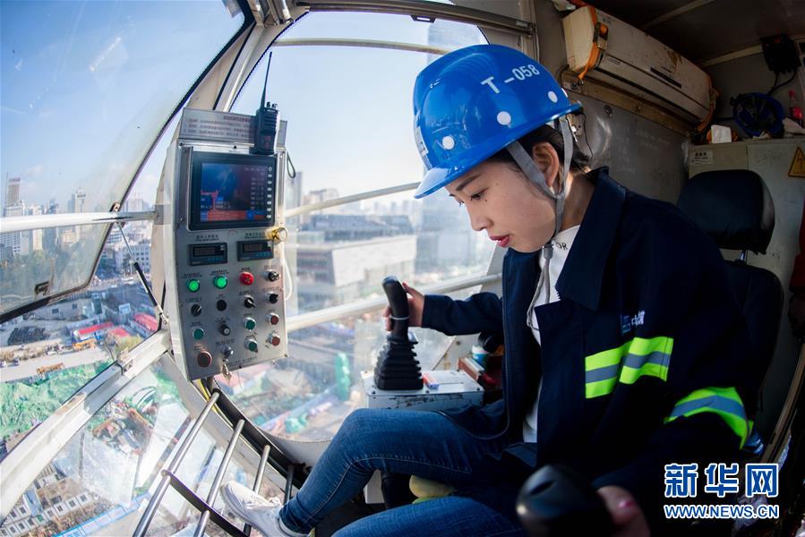 （熱點鮮報·圖文互動）（1）我在高空開“豪車”