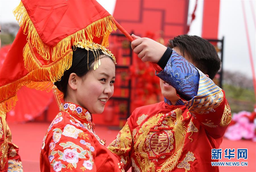 （社會）（1）貴州石阡：桃園里的集體婚禮