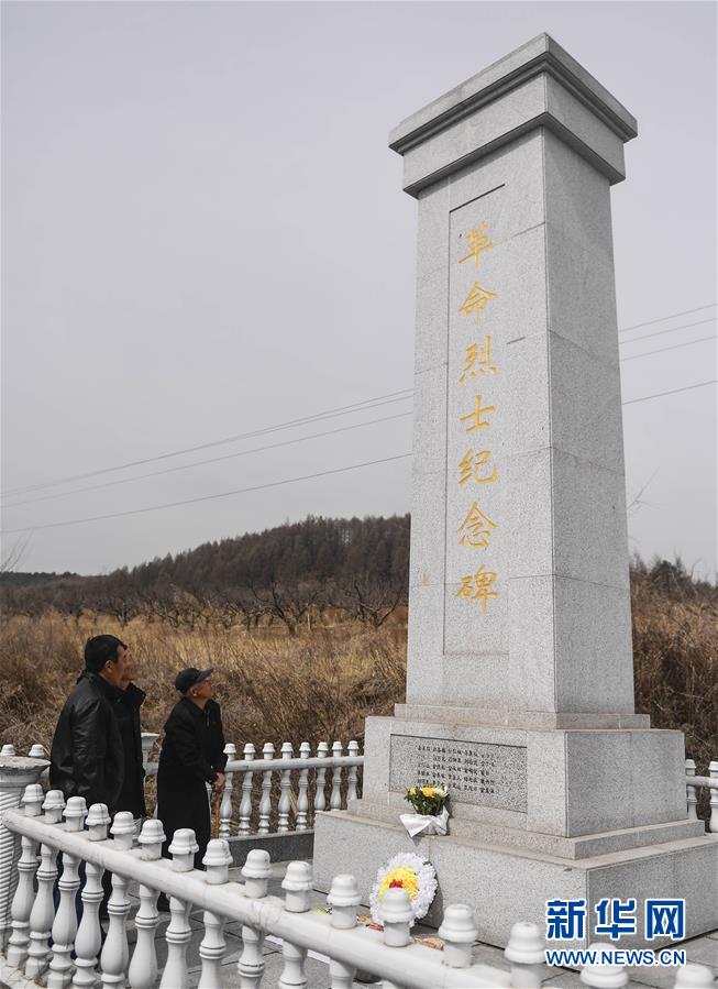 (圖片故事)(4)念英雄,默默祭掃六十載