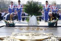 （新華全媒頭條·圖文互動）（8）祭奠，為了更好地前行
