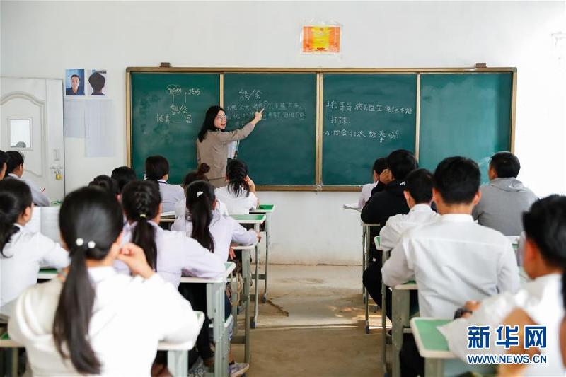 （國際·圖文互動）（1）通訊：一所搭建中老友誼之橋的學校