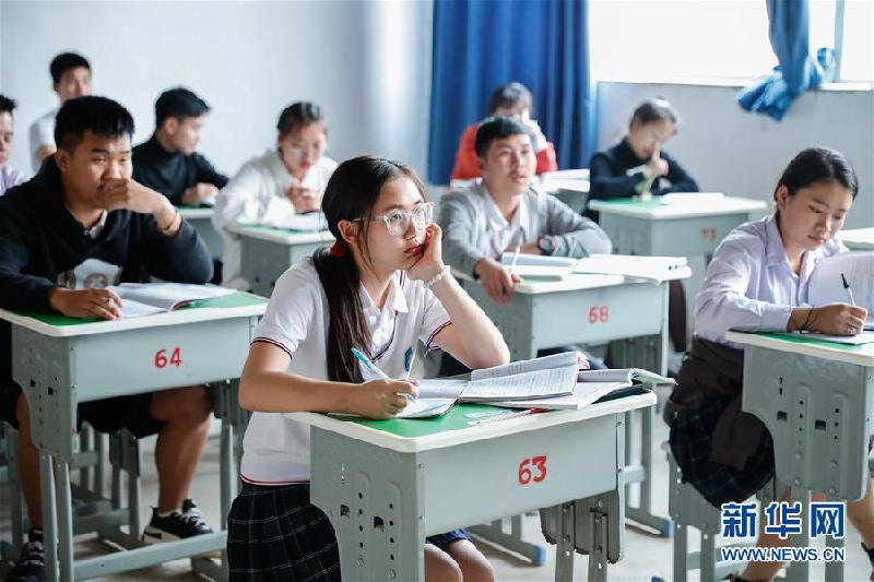 (國際·圖文互動)(5)通訊:一所搭建中老友誼之橋的學校