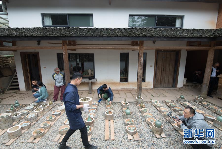 (圖片故事)(6)探索古法燒制的青瓷藝人