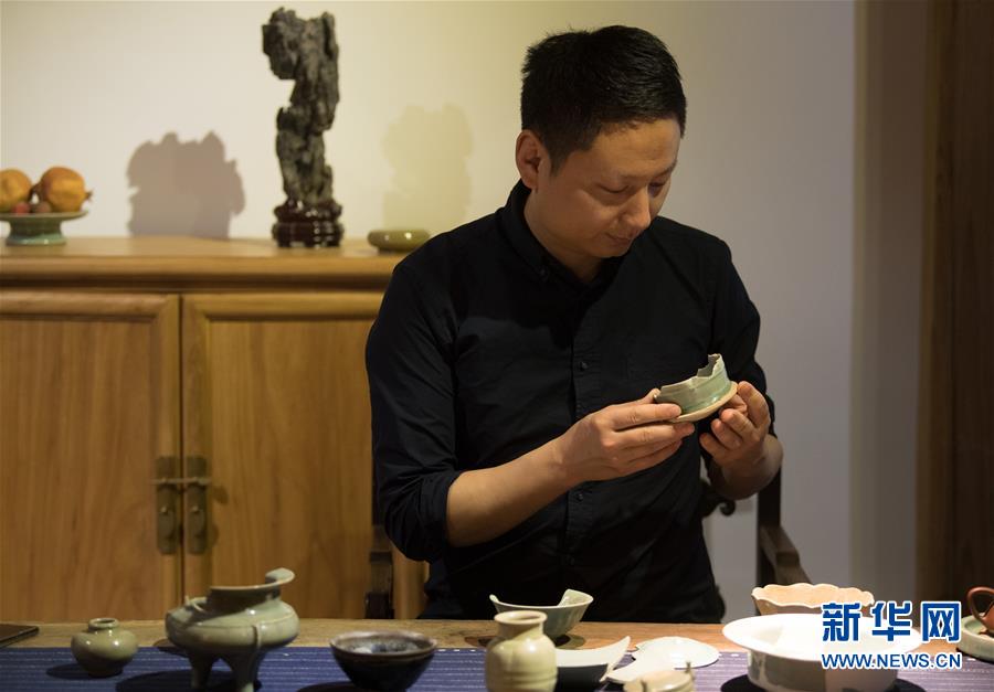 (圖片故事)(11)探索古法燒制的青瓷藝人