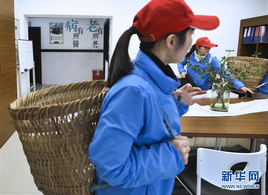 (圖片故事)(9)重慶九龍坡的“背簍醫生”