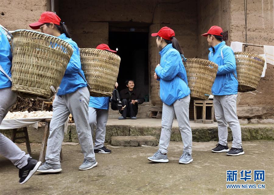 (圖片故事)(12)重慶九龍坡的“背簍醫生”