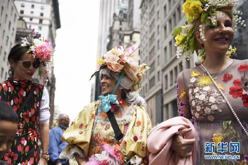 （國(guó)際）（1）紐約：繽紛花帽慶祝復(fù)活節(jié)