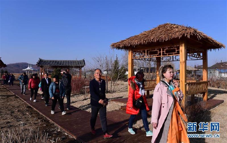 （壯麗70年·奮斗新時代·圖文互動）（3）長白山下，有這樣一面鄉(xiāng)村旅游“紅旗”
