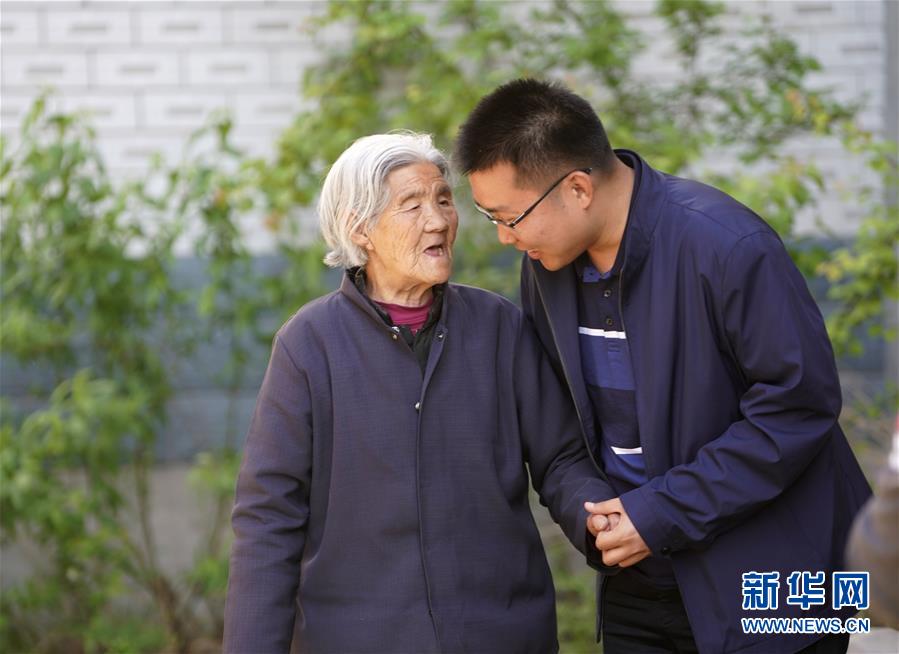 （圖片故事）（3）北大博士：我在雄安當(dāng)村官