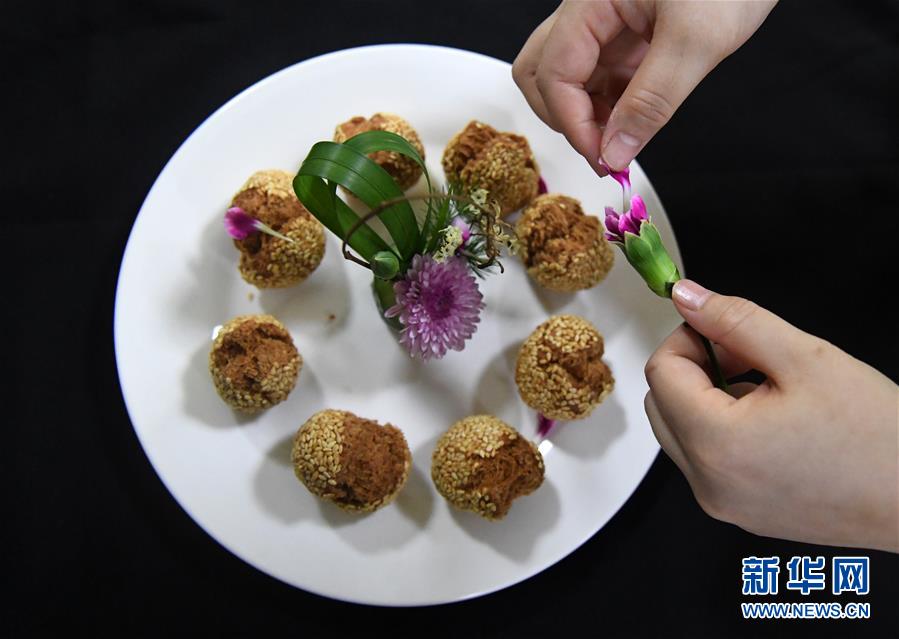 (圖片故事)(4)讓夢想開花的“地貧”女孩