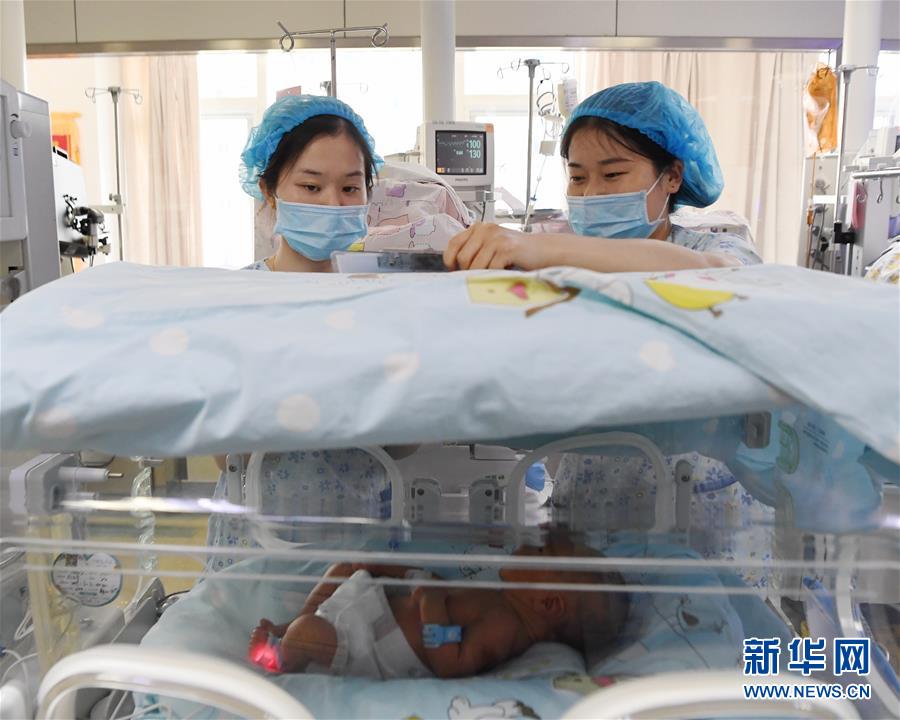 (健康)(2)新生兒重癥監護室里的“天使媽媽”