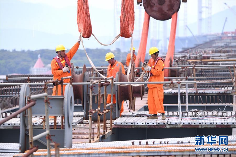 (經濟)(3)平潭海峽公鐵兩用大橋全橋非通航孔鋼桁梁全部架設完成