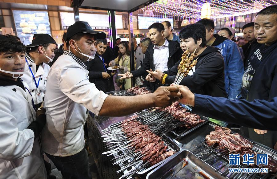 (圖文互動)(1)老夜市新開業“點亮”烏魯木齊夏夜