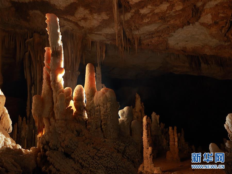 （XHDW·圖文互動）（6）垂直總高340米 探秘中國西北部的神秘天坑