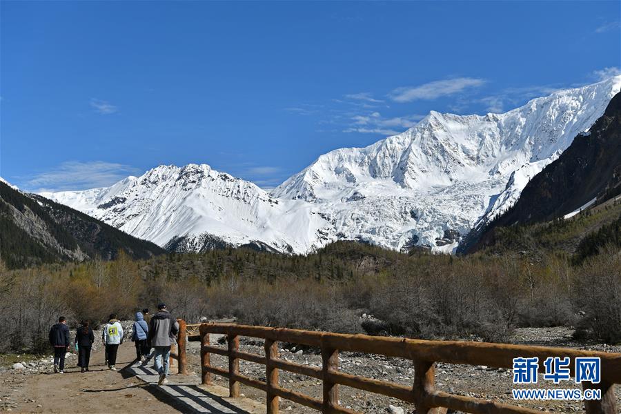 （環境）（3）西藏波密：米堆冰川引游人