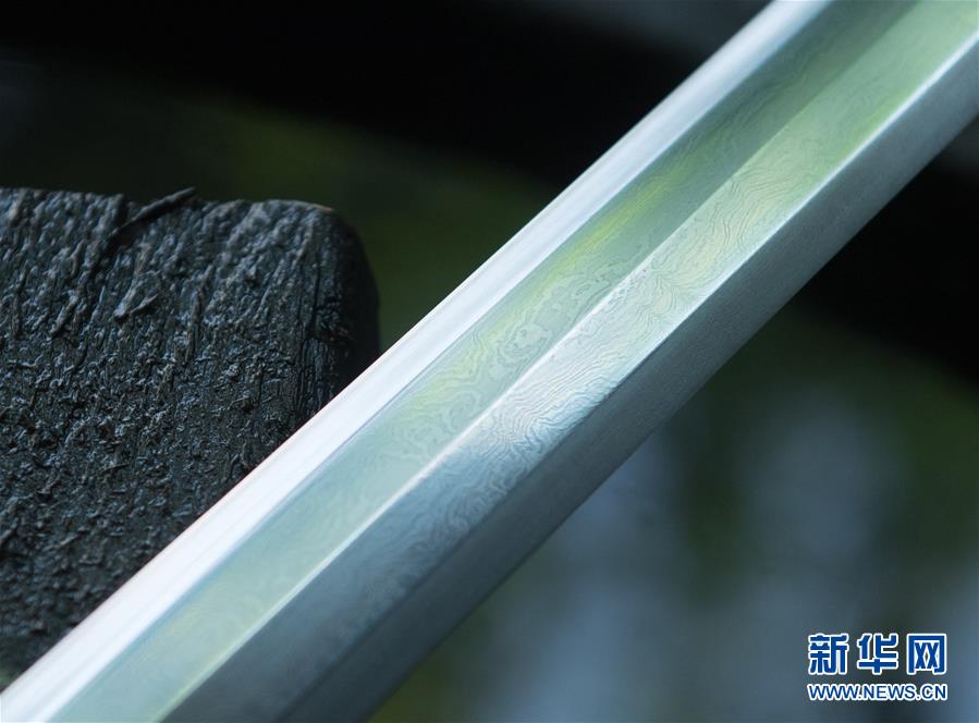 （圖片故事）（13）鑄劍如人生：龍泉寶劍鍛制者鄭國榮