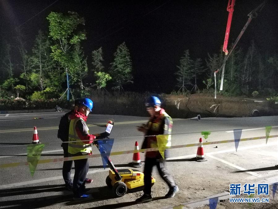 （新華網·圖文互動）（2）青島一地鐵工地坍塌5名工人被困