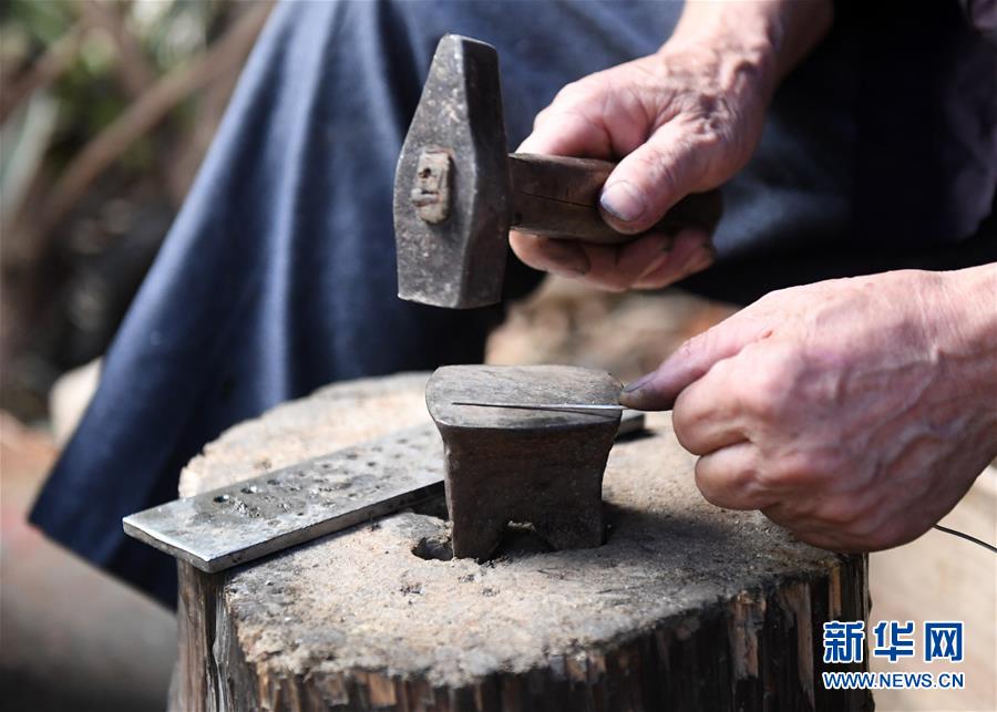 （社會(huì)）（3）苗族銀飾：千錘百煉出瑰寶
