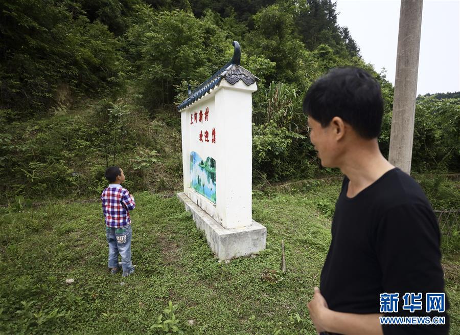 (新華全媒頭條)(16)有我陪著你:大山深處的教師和他唯一的學(xué)生