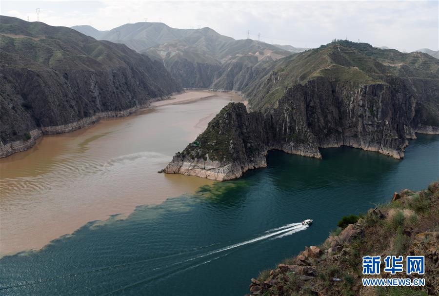（美麗中國）（1）“半江碧水半江渾”