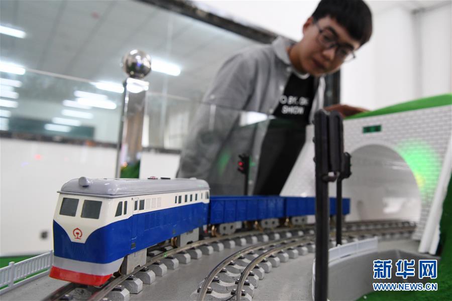(社會)(5)教室里的火車“調度員”