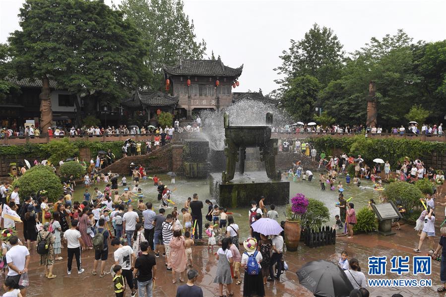 （社會）（1）成都：古鎮親水度假日