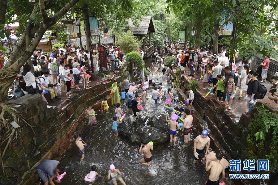 (社會)(3)成都:古鎮親水度假日