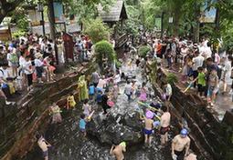 （社會(huì)）（3）成都：古鎮(zhèn)親水度假日