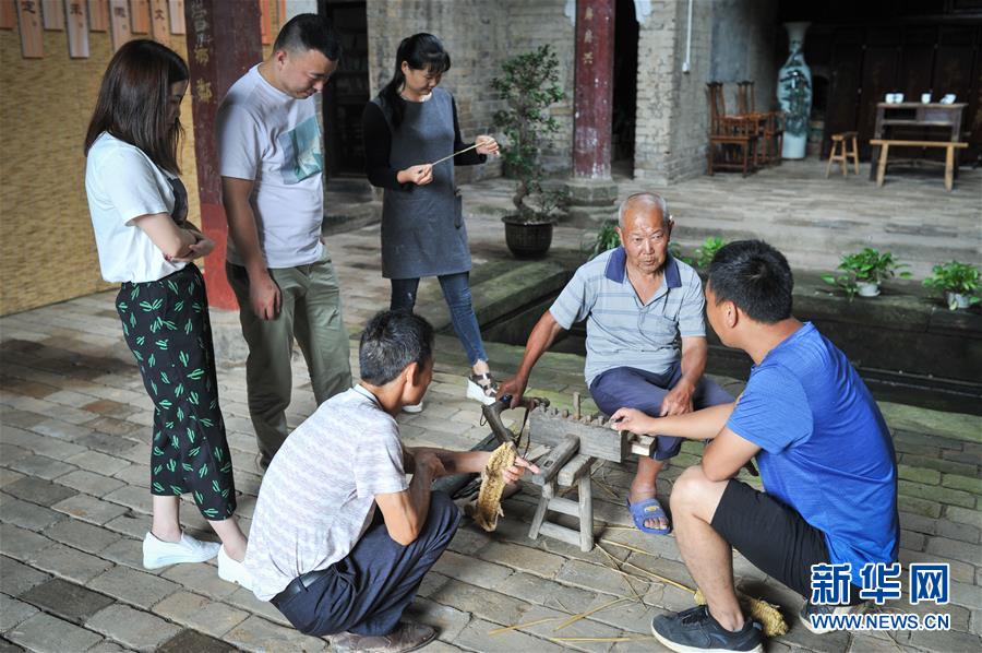 （壯麗70年·奮斗新時代——記者再走長征路）（6）編進草鞋里的蘇區(qū)軍民魚水情