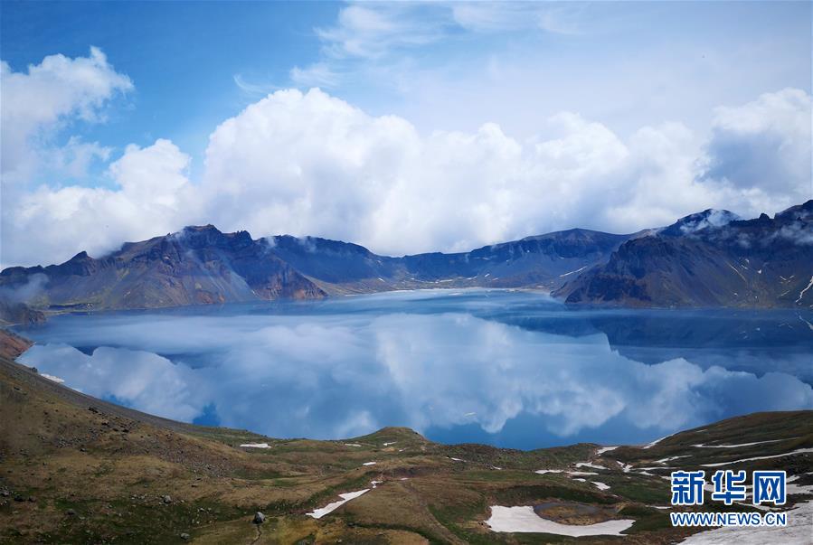 （環(huán)境）（1）長白山景區(qū)迎來旅游旺季