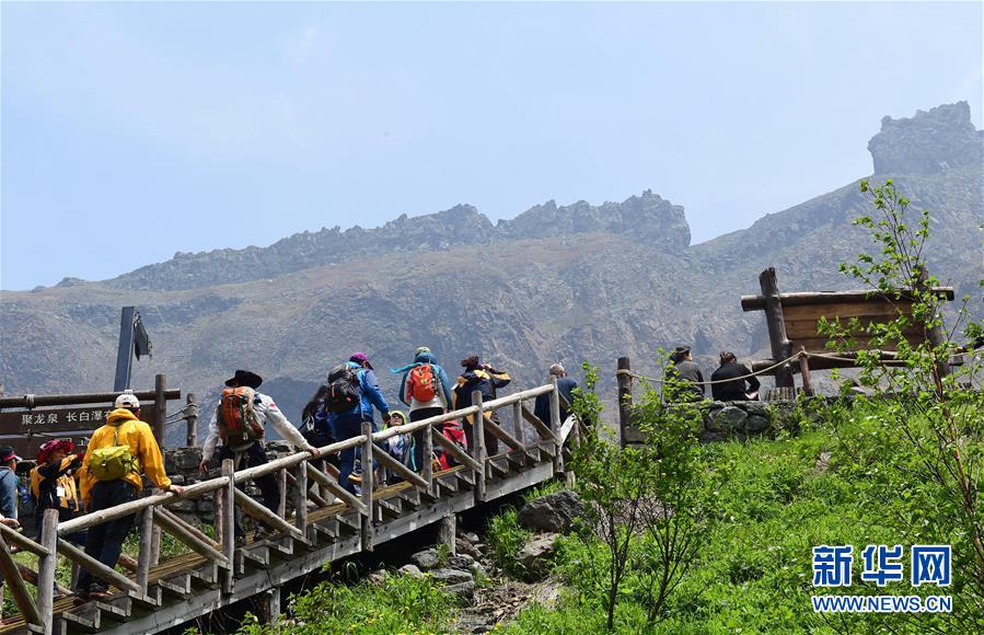 （環境）（4）長白山景區迎來旅游旺季
