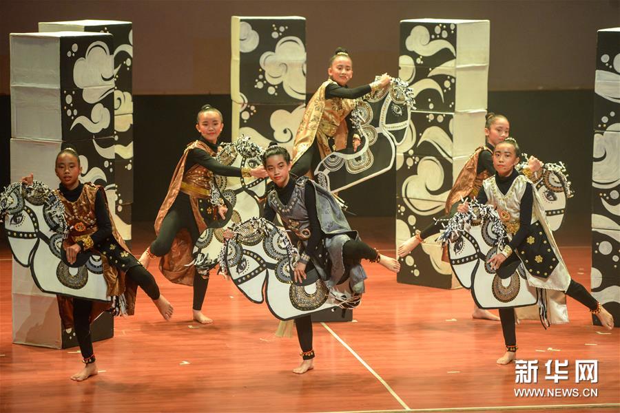 （國際）（4）馬來西亞學生用馬來語演出《三國演義》舞臺劇