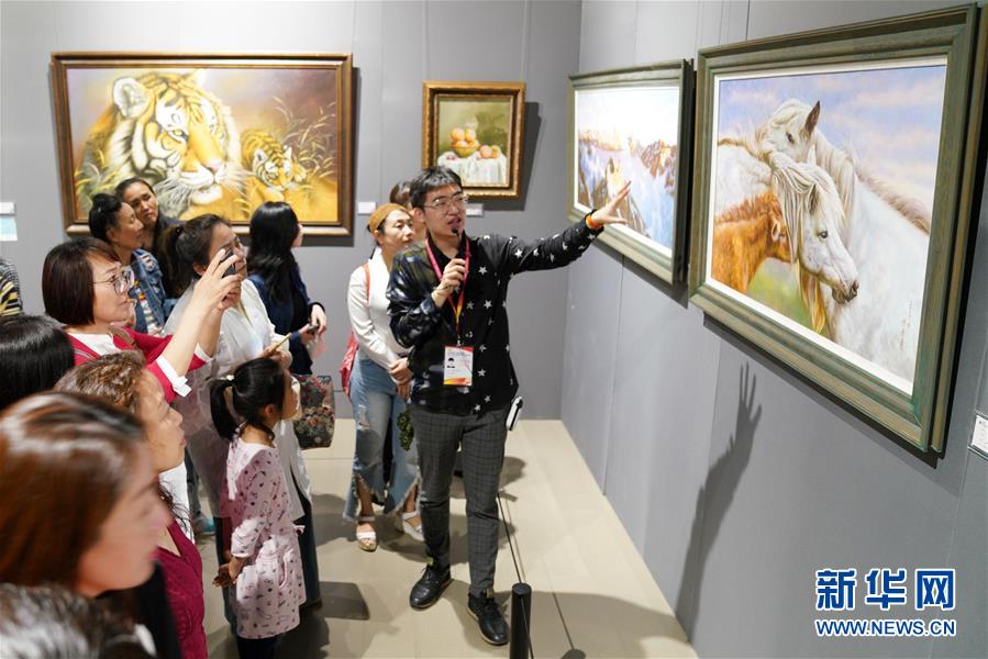 （文化）（1）國際油畫展“添彩”中俄博覽會