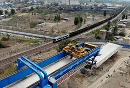 （經(jīng)濟）（1）新建太焦鐵路河南段進入架梁施工階段