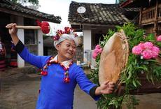 （直過(guò)民族脫貧攻堅(jiān)·圖文互動(dòng)）（1）古老德昂族迷上“洋產(chǎn)業(yè)”