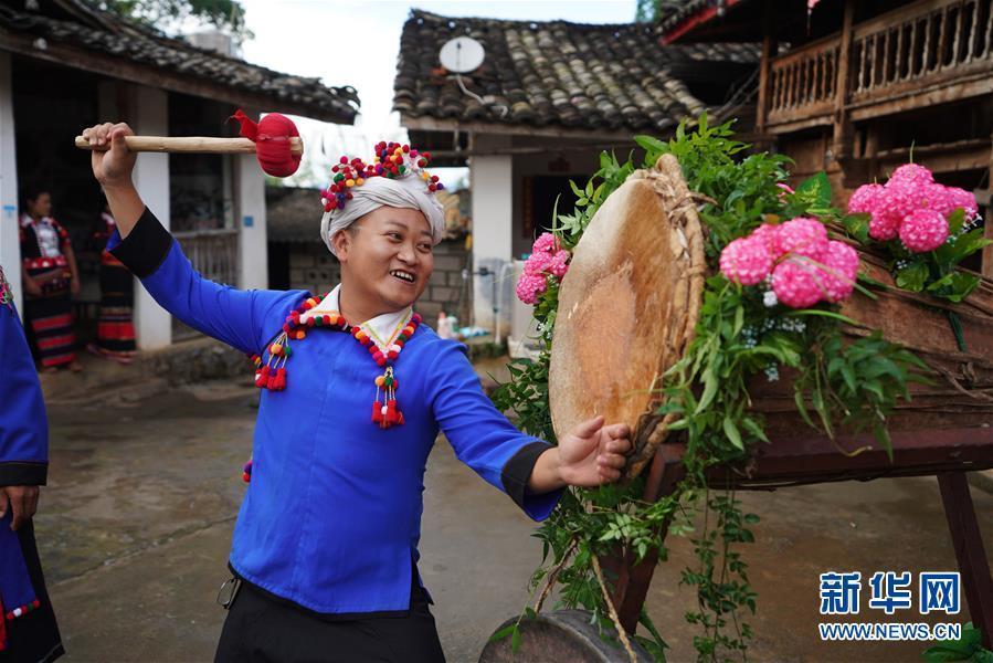 （直過民族脫貧攻堅(jiān)·圖文互動(dòng)）（1）古老德昂族迷上“洋產(chǎn)業(yè)”