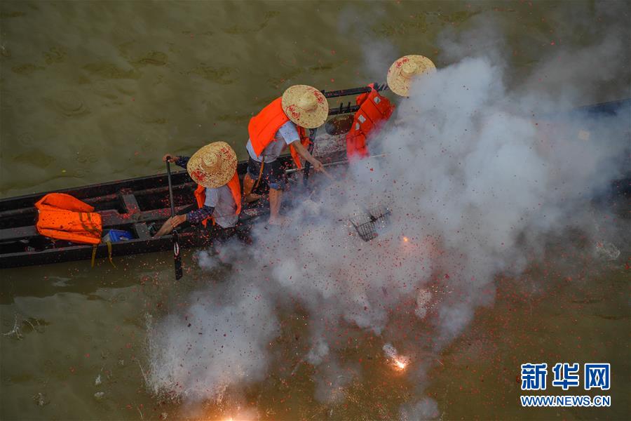 (體育·專題)(14)全民健身·悅動人生—“一水同舟”